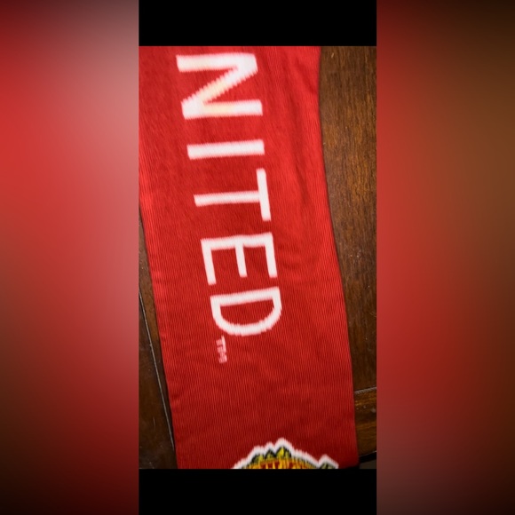Manchester United scarf - Picture 6 of 11